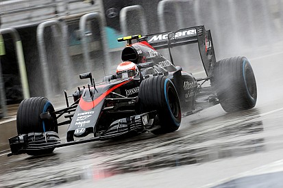 Button moet wachten op nieuwe Honda na problemen Alonso