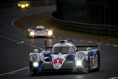 Alex Lynn test Toyota LMP1 in Bahrein