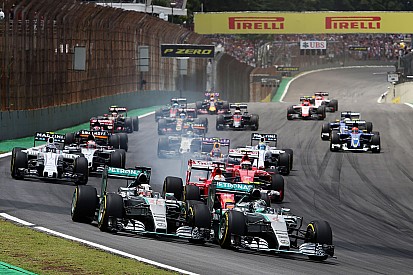 F1 commission verwerpt standaardmotor, fabrikanten beloven oplossingen