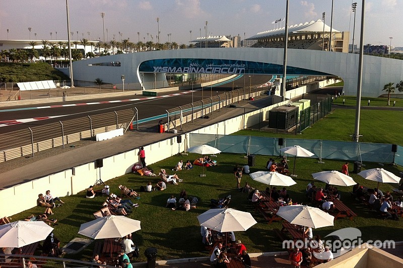 Área atrás das arquibancadas em Yas Marina