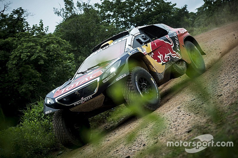Dakar, Auto, Tappa 6: Peterhansel passa a condurre!