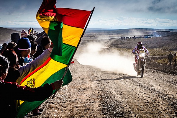 Después de 6 Etapas Paulo Goncalves lidera en motos.