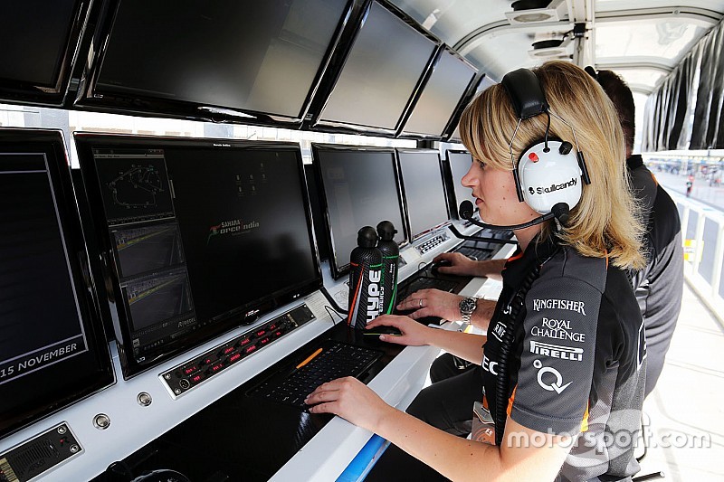 Bernadette Collins, engenheira da Sahara Force India F1 Team Performance and Strategy Engineer
