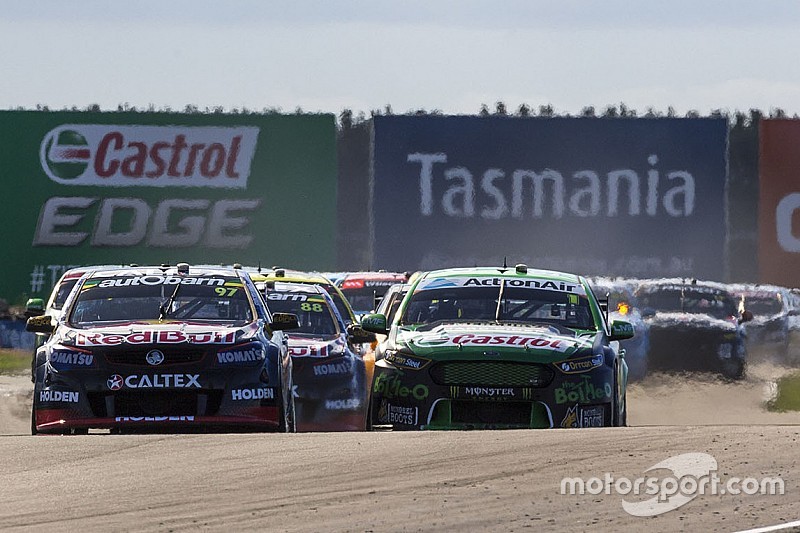 Start: Shane van Gisbergen, Triple Eight Race Engineering, Holden, vor Mark Winterbottom, Prodrive R