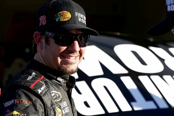 Truex lidera la práctica del jueves 