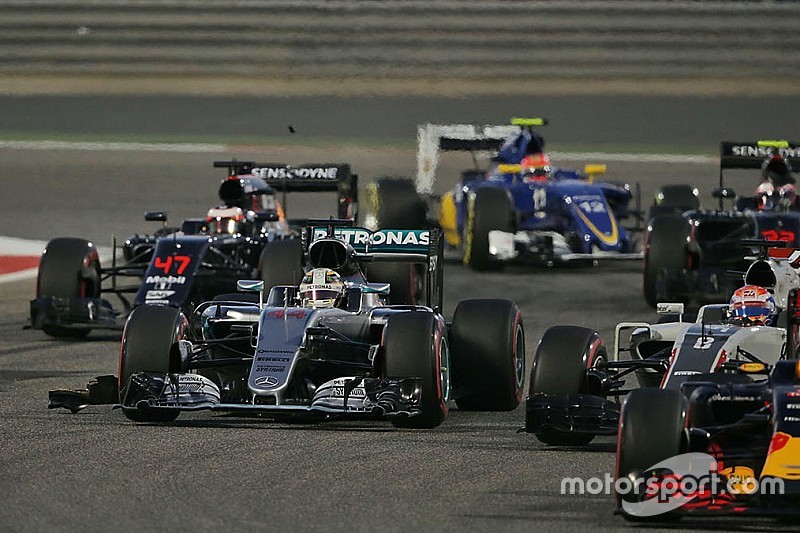 Lewis Hamilton, Mercedes AMG F1 Team W07 after making contact with Valtteri Bottas, Williams FW38
