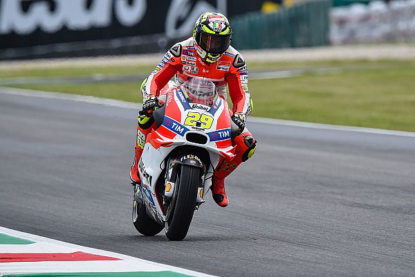 Iannone vuelve a ser el más rápido en el tercer libre