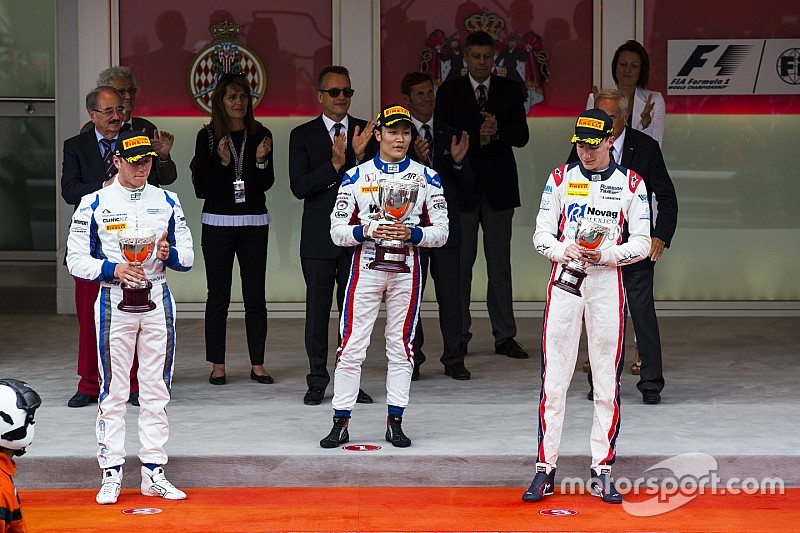 Podio: gandor de la carrera Nobuharu Matsushita, ART Grand Prix, segundo lugar Marvin Kirchhofer, Ca