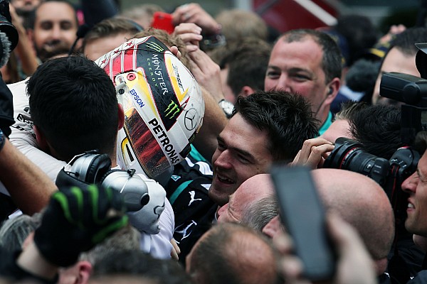 Mercedes celebra el esp&iacute;ritu de equipo 