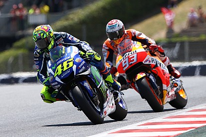 MotoGP Barcelona: Valentino Rossi bezwingt Marc Marquez