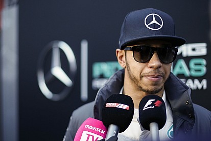 Hamilton: A Ferrari lehet a fő riválisunk idén