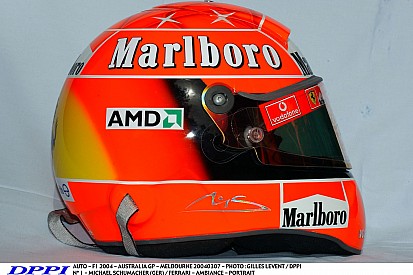 Ez most mindent visz! Az összes F1-es világbajnok sisakja egy képen! Kötelező darab!
