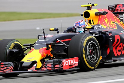 Verstappen recibe un reto por su incidente con Bottas