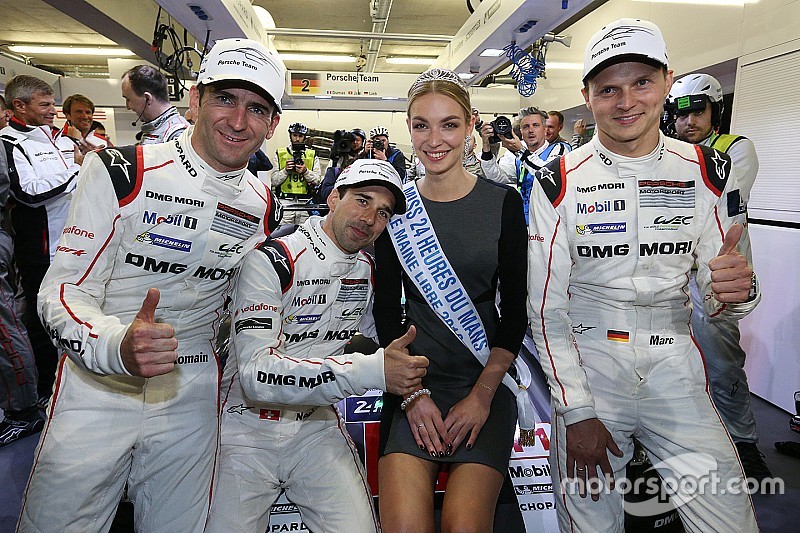 Polesitters #2 Porsche Team Porsche 919 Hybrid: Romain Dumas, Neel Jani, Marc Lieb with Miss 24 Heur