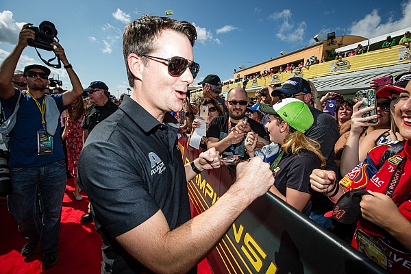 Jeff Gordon regresa a NASCAR
