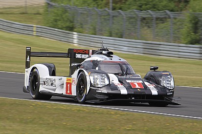 Porsche volvió a liderar en la segunda práctica