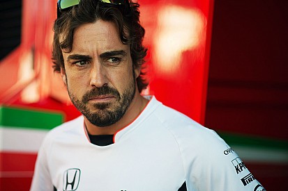 Gelangweilter Fernando Alonso hofft auf neue Regeln und schnelle Autos 2017