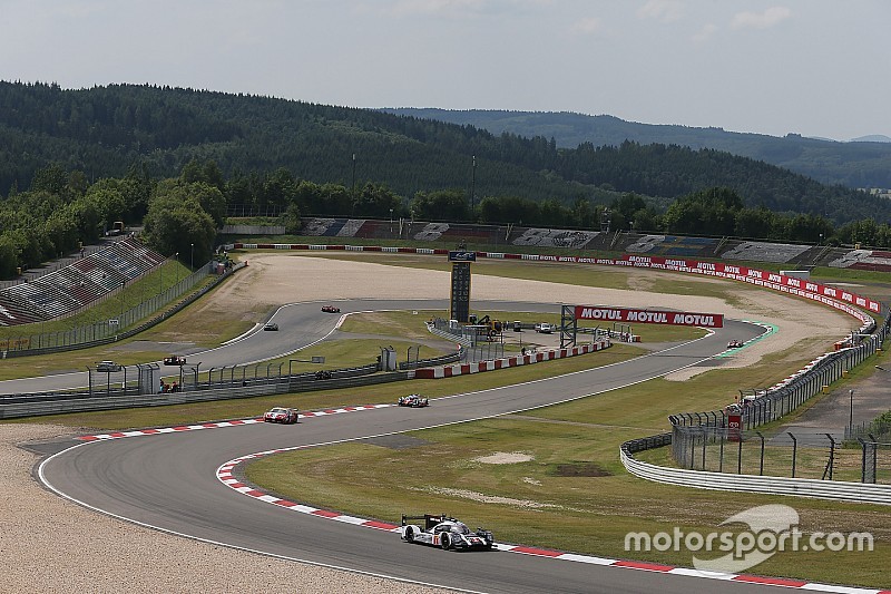 Nurburgring, 4°Ora: le bandiere gialle non cambiano la situazione