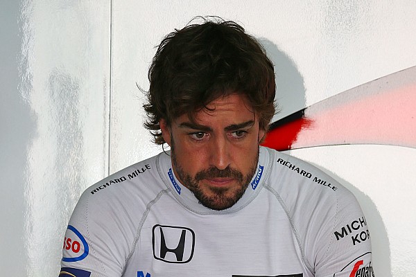 Irritado, Alonso critica mudança nas regras: "eu desisto"