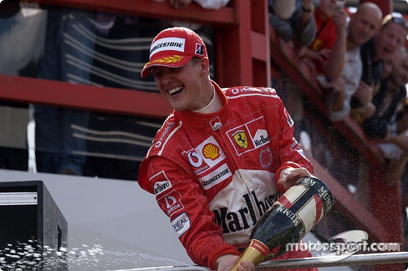 Podio: champagne para Michael Schumacher