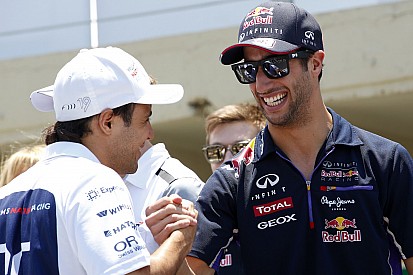 Ismét egy magángépen az F1-es pilóták Oroszország felé: Rosberg, Massa, Ricciardo…
