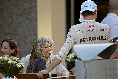 Rosberg a nejével letette a hajós jogosítványt - most már szelhetik a habokat!