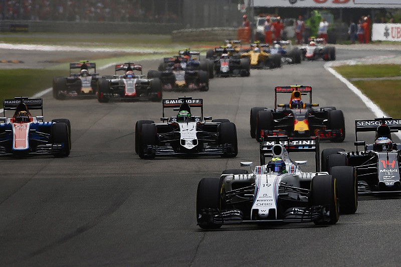 Felipe Massa, Williams FW38 Mercedes, leads Fernando Alonso, McLaren MP4-31 Honda; Nico Hulkenberg, Force India VJM09 Mercedes; Max Verstappen, Red Bull Racing RB12 TAG Heuer and the remainder of the field at the start of the race