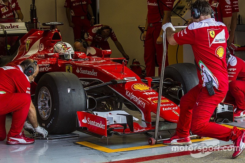 Sebastian Vettel, Ferrari SF15-T pruebas de neum&aacute;ticos Pirelli  2017-spec