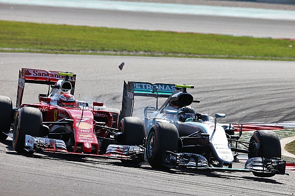 Raikkonen perdi&oacute; tres d&eacute;cimas por vuelta tras el toque de Rosberg