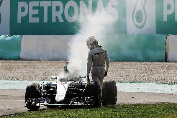 Mercedes: não há relação entre falhas de motor de Hamilton