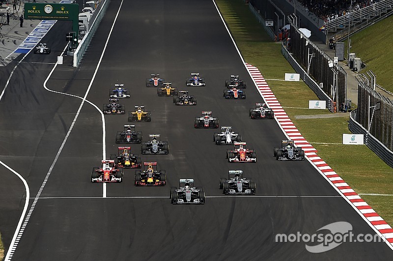 Sebastian Vettel, Ferrari SF16-H, Kimi Raikkonen, Ferrari SF16-H at the start