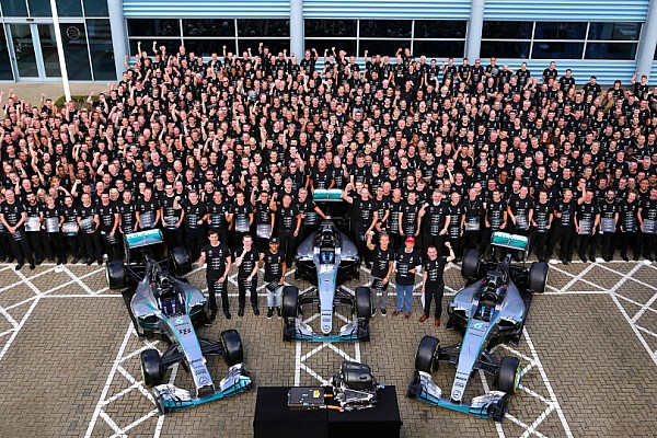 Mercedes celebr&oacute; en casa 'el triple'