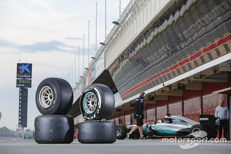 2017 and 2016 Pirelli tyres