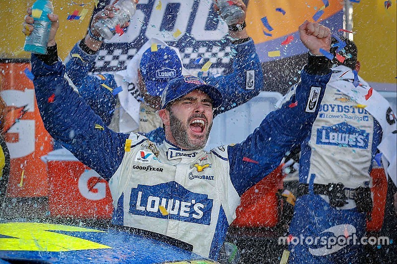 Race winner Jimmie Johnson, Hendrick Motorsports Chevrolet