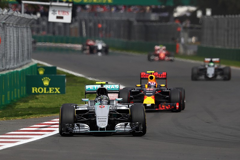 Nico Rosberg, Mercedes AMG F1 W07 Hybrid, Max Verstappen, Red Bull Racing RB12