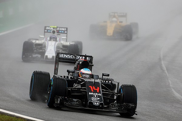 Contra spray, Alonso defende que pneus sejam cobertos