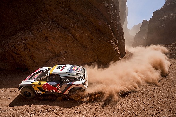 Loeb y Peterhansel sufrieron al seguir las huellas de las motos