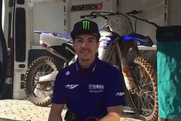 Primera imagen de Vi&ntilde;ales con el color azul de Yamaha