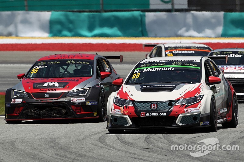 René Münnich, Honda Civic TCR, West Coast Racing and Ferenc Ficza, SEAT Leon Racer, Zengo Motorsport