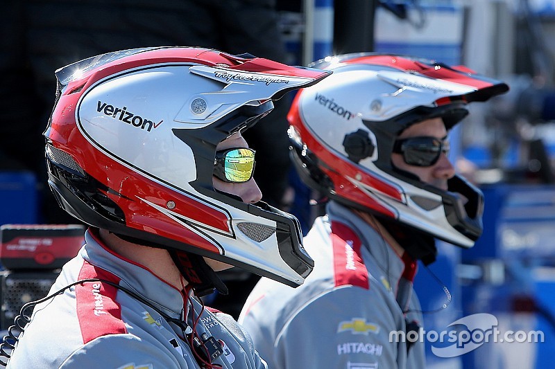 VIDEO: Pilotos de Penske realizan concurso de hula-hoop