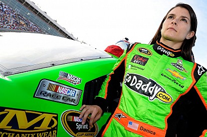 GoDaddy sponsori Danica Patrick di Daytona dan Indy 500