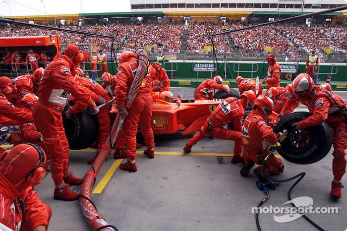 Parada de pits para Michael Schumacher