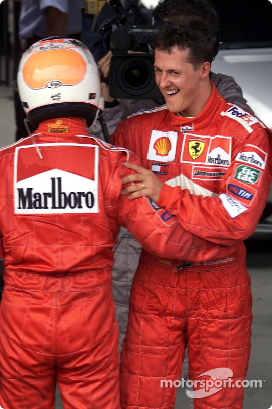 Rubens Barrichello et Michael Schumacher après la course