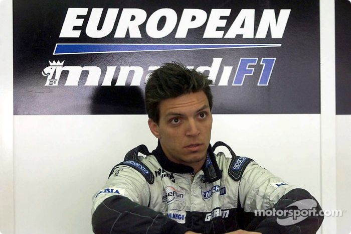 Entre os brasileiros, Tarso Marques é o 15º mais jovem a estrear na F1, com 20 anos, dois meses e 12 dias, no GP do Brasil de 1996. 