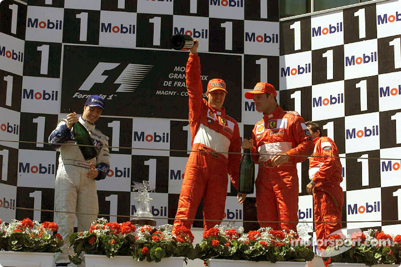 El podio: Ralf Schumacher, Michael Schumacher y Rubens Barrichello