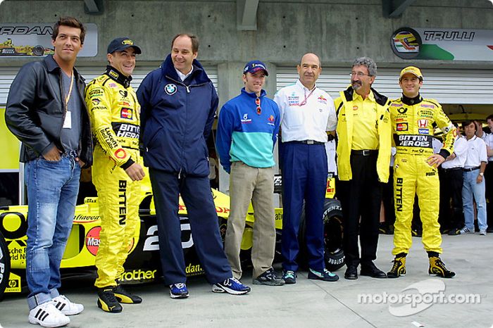 Jean Alesi celebrando sus 200 Grandes Premios con Gaston Mazzacane, Gerhard Berger, Nick Heidfeld, P