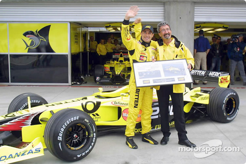 Jean Alesi viert zijn 200e Grand Prix met Eddie Jordan