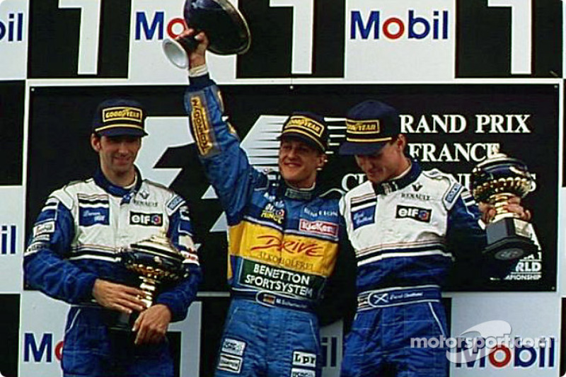El podio: el ganador Michael Schumacher con Damon Hill y David Coulthard