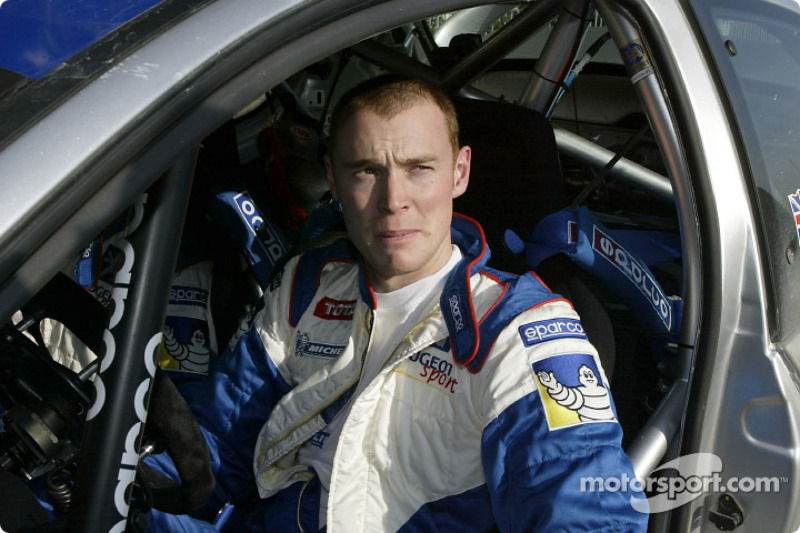 <img class="ms-flag-img ms-flag-img_s1" title="United Kingdom" src="https://cdn-9.motorsport.com/static/img/cf/gb-3.svg" alt="United Kingdom" width="32" /> Richard Burns, Champion du monde WRC 2001