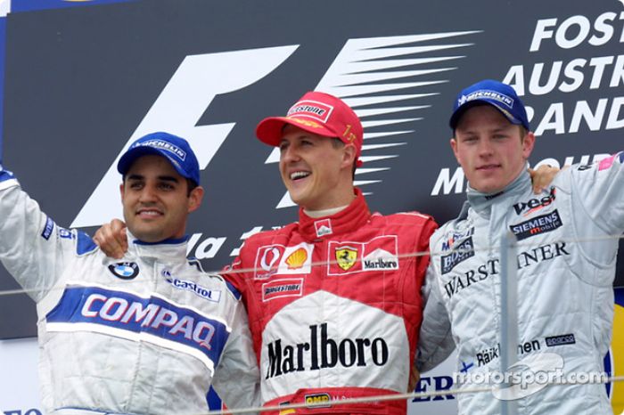 El podio: el gandor de la carrera, Michael Schumacher, con Juan Pablo Montoya y Kimi Raikkonen